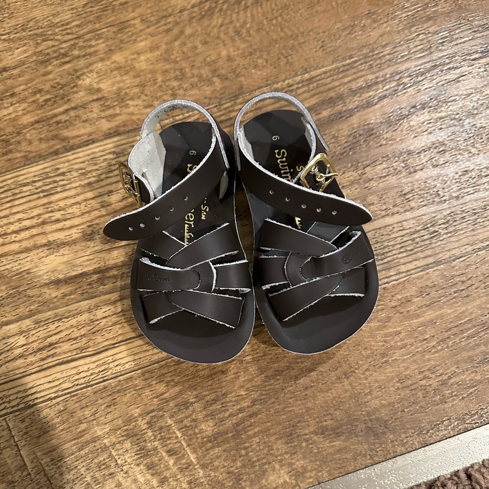 Saltwater sandals size 6 NEW